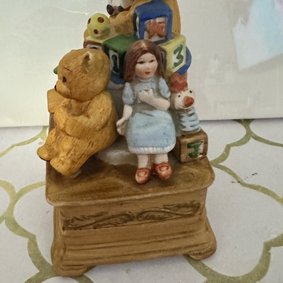 Music box Vintage Bear with toys EUC
Video down below music box works❤️ - Picture 8 of 12